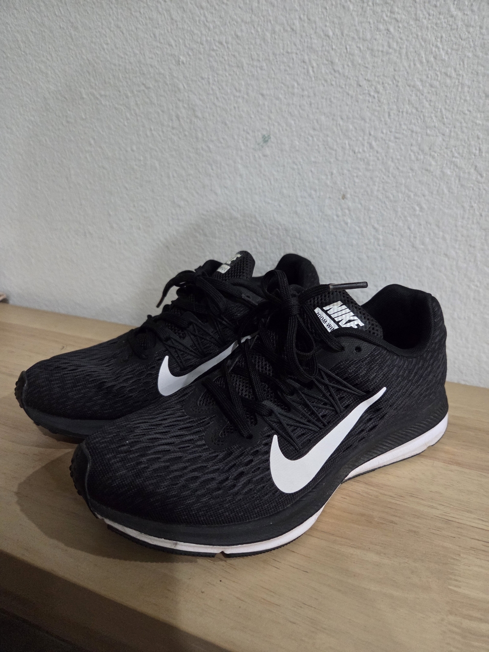 Nike Zoom Winflo 5 running shoes